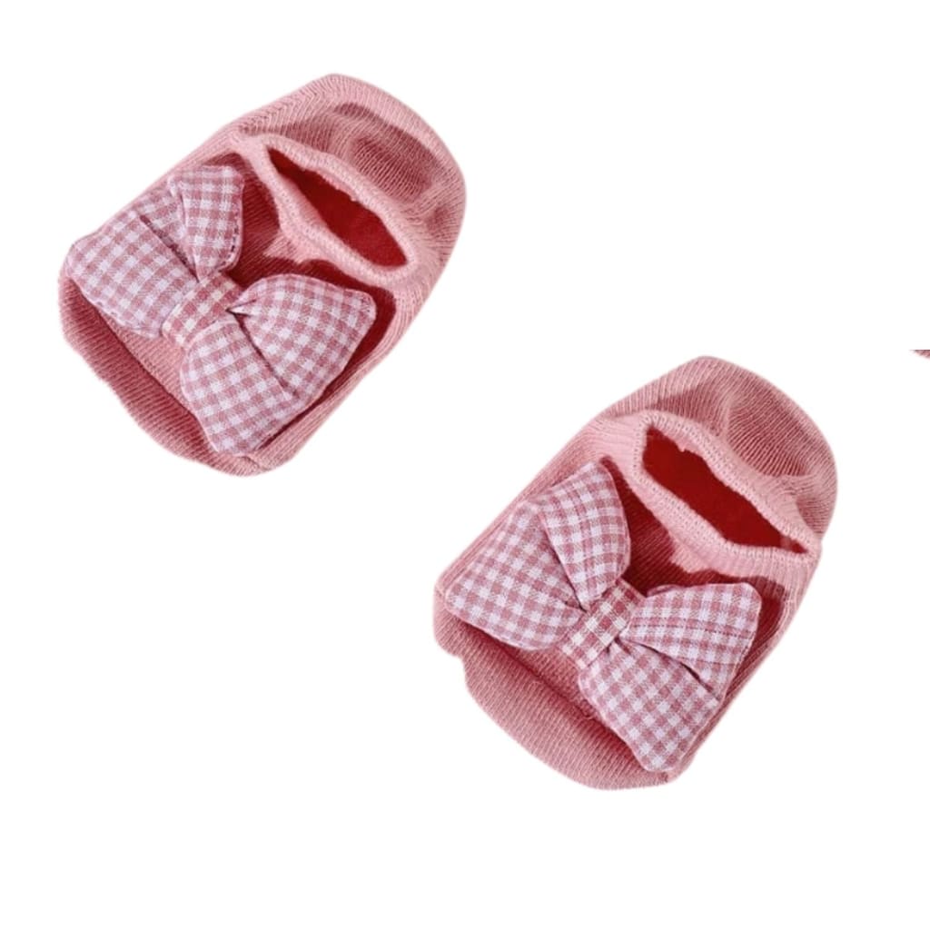 Calcetines rosados con oveja 3D o rosita que simulan